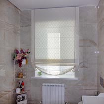 Ажурная римская штора в ванную комнату. Римские шторы. 
