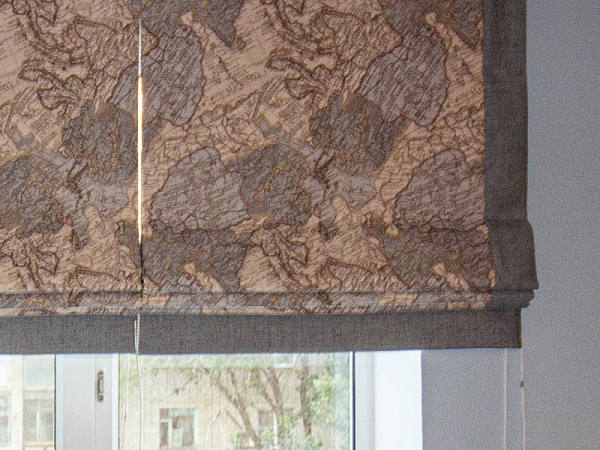 Римские шторы из ткани карта с кантом