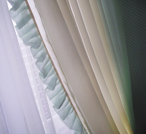 Воздушные шторы на кухню из нежного крепа