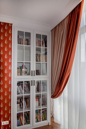 Современные шторы в кабинет с оранжевым кантом